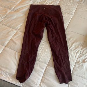 Lululemon maroon scallop crop workout legging